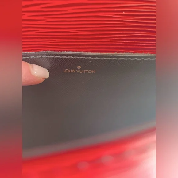 Louis Vuitton Epi St. Cloud PM - Picture 15 of 16